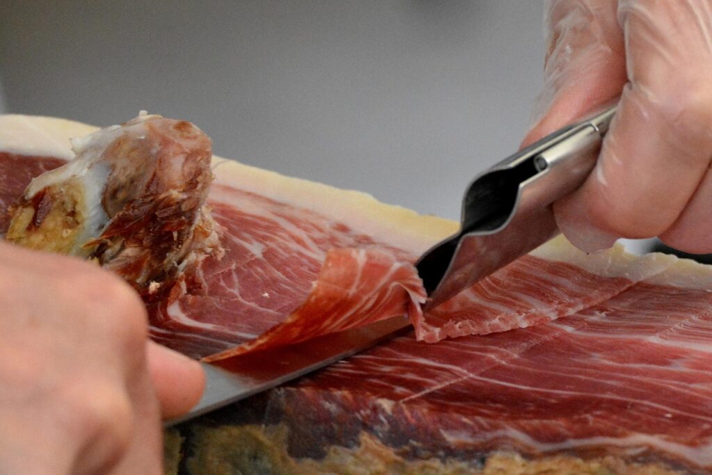 お歳暮に最適な早割肉ギフトは塩分控えめのハムがある？