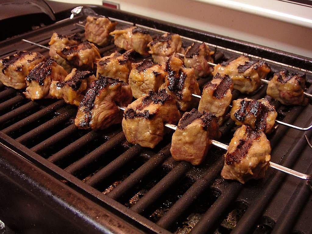 お歳暮に最適な早割肉ギフトの串焼きは家庭用グリルに対応している？