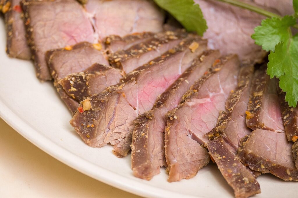 お歳暮の早割で選べる肉ギフトに煮込み肉と圧力鍋が使えるのはどれ？